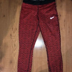 NIKE Women's Dri Fit Relay Tight Fit Crop Size S